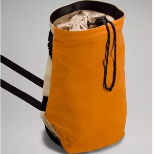NWT Lululemon’s water bottle crossbody 2.5L bag Autumn Orange/Trench/Vapor, OS